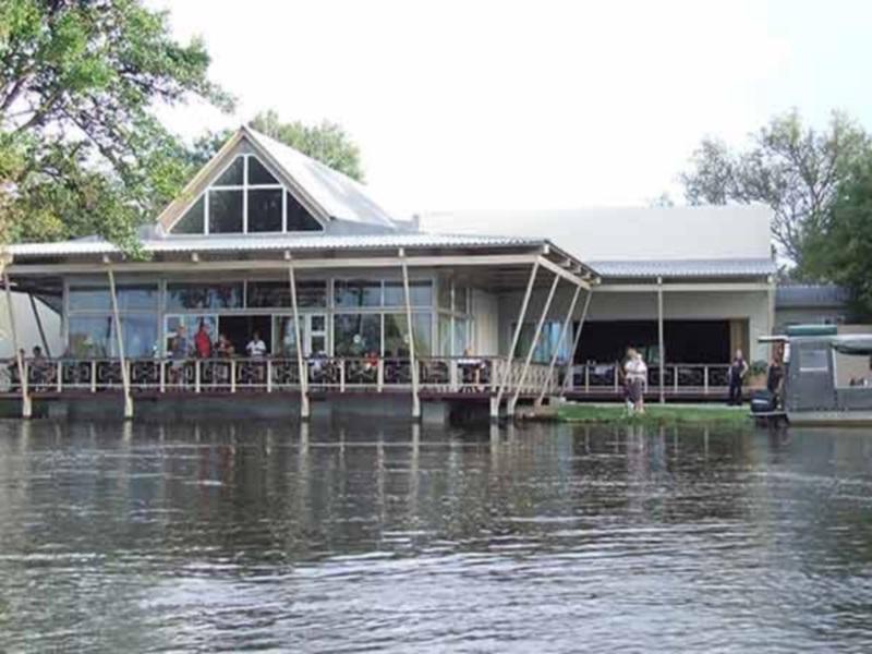 โรงแรมโปรเทีย ซัมเบซี ริเวอร์ลอดจ์ Katima Mulilo ภายนอก รูปภาพ