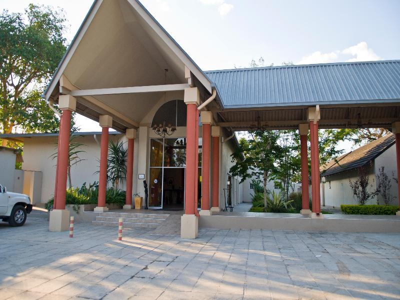 โรงแรมโปรเทีย ซัมเบซี ริเวอร์ลอดจ์ Katima Mulilo ภายนอก รูปภาพ